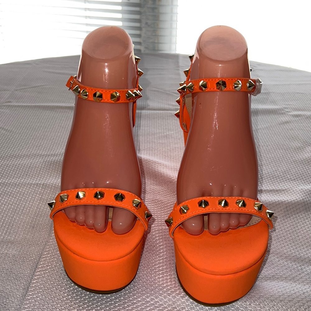 Orange spikes